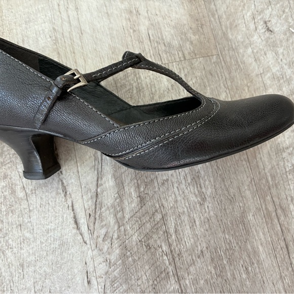 Clarks Artisan Black Leather Flats - Picture 2 of 5